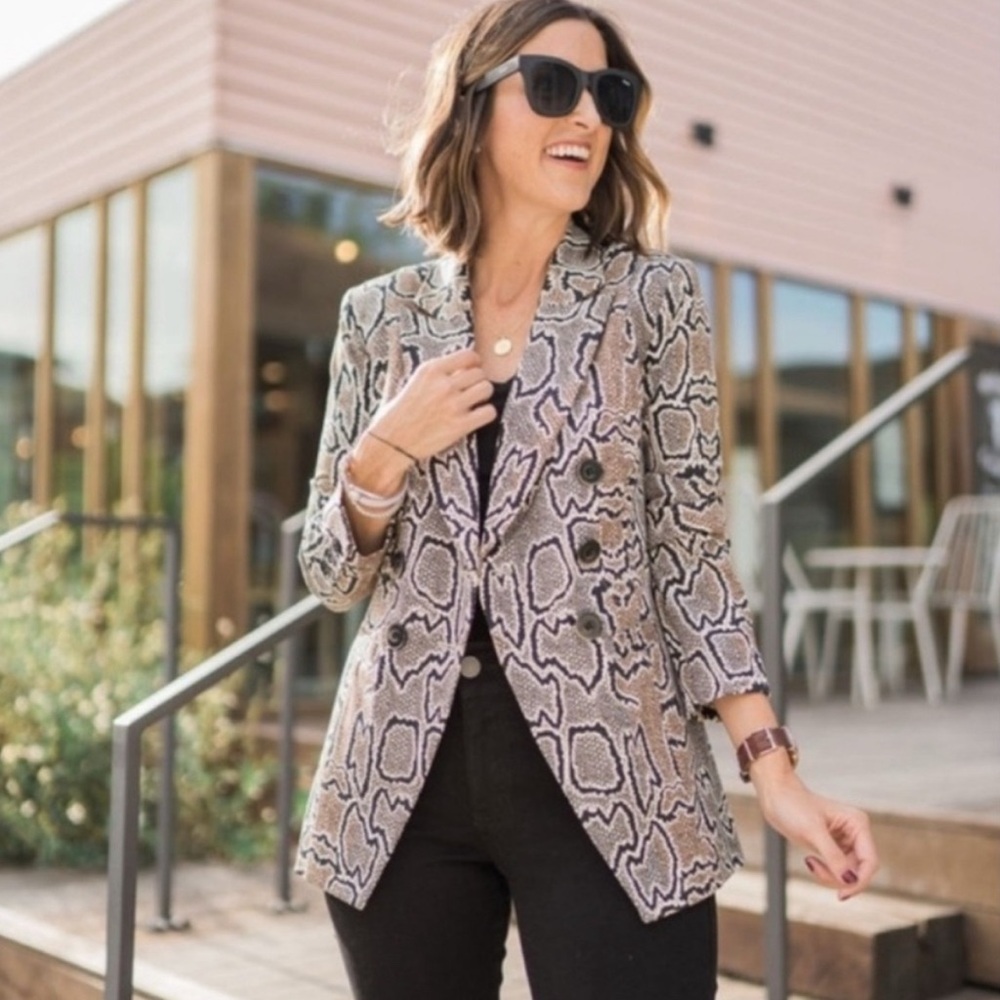 CAbi Python Double Breasted Snake Print Notched Lapel Collar Blazer 3733 Size 10